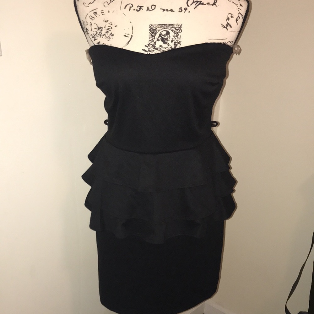 Strapless blk dress